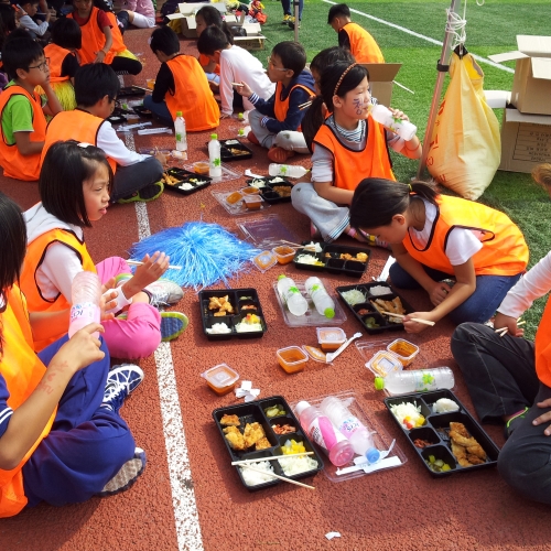 800인 도시락 천사 캠페인으로 맛있는 도시락을 선물했습니다.